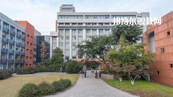 臨夏州民族學(xué)校2020年報名條件、招生要求、招生對象