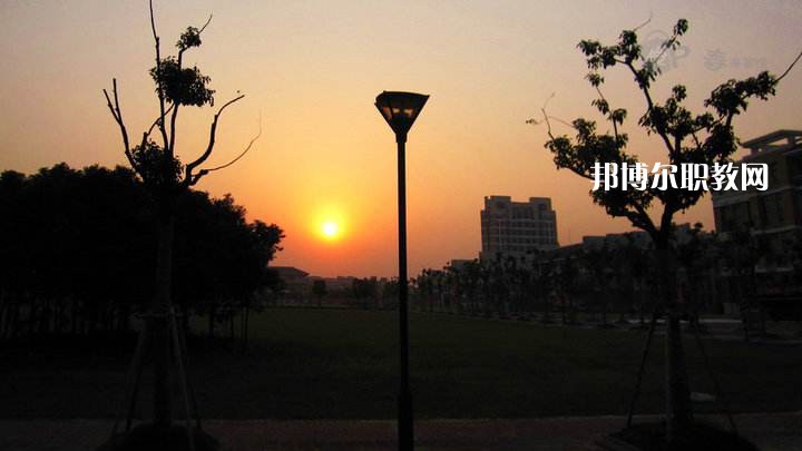 西昌交通技工學(xué)校2021年招生錄取分?jǐn)?shù)線(xiàn)