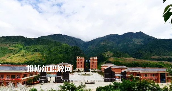 迪慶州民族中等專業(yè)學(xué)校2021年報名條件、招生要求、招生對象