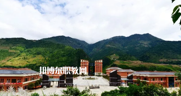 迪慶州民族中等專業(yè)學校怎么樣、好不好