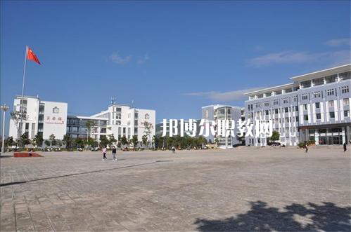 麗江民族中等專業(yè)學校2021年招生辦聯系電話