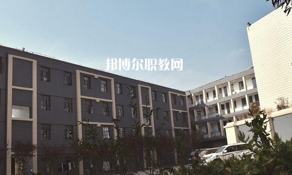 云南冶金高級(jí)技工學(xué)校2021年學(xué)費(fèi)。收費(fèi)多少