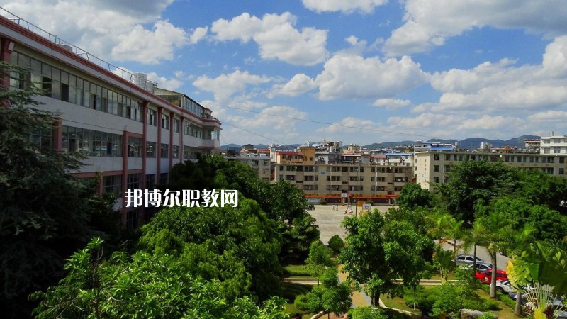 思茅衛(wèi)生學(xué)校2021年報名條件、招生要求、招生對象