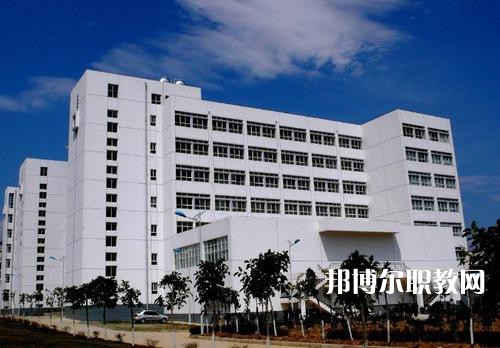 大理衛(wèi)生學(xué)校2021年報(bào)名條件、招生要求、招生對(duì)象