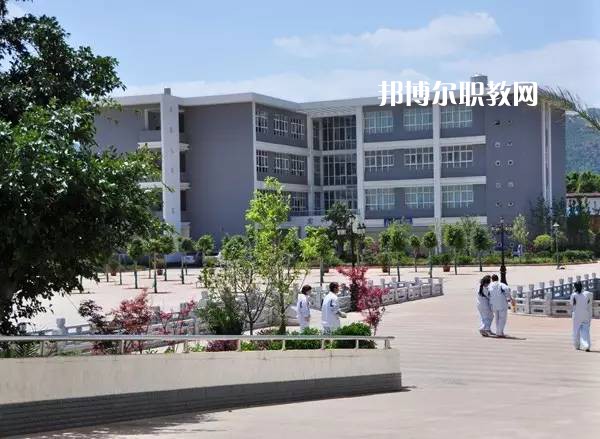 昆明旅游職業(yè)中學2021年學費、收費多少