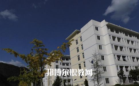 昆明旅游職業(yè)中學2021年招生辦聯系電話