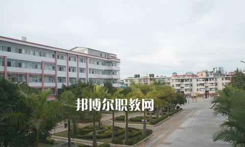 云南省普洱衛(wèi)生學(xué)校2021年學(xué)費、收費多少