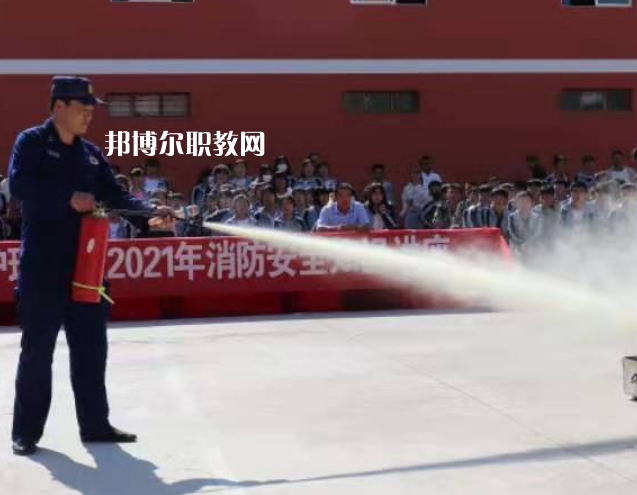 定西隴中護理學(xué)校2022年報名條件、招生要求、招生對象