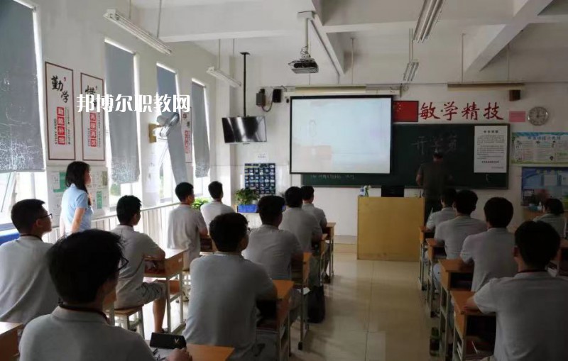 江蘇南京技師學(xué)院2022年招生辦聯(lián)系電話(huà)