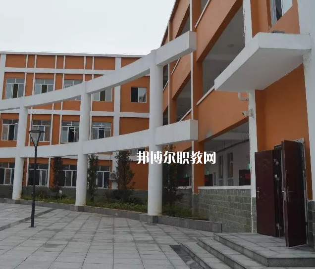 黔南州技工學(xué)校2022年報(bào)名條件、招生要求、招生對(duì)象