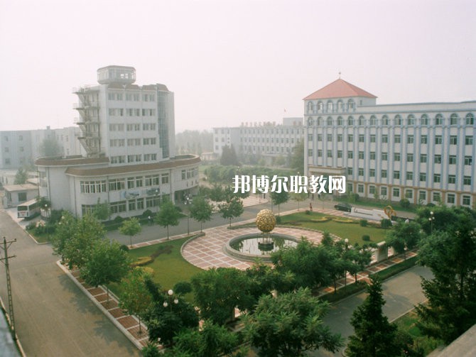 重慶市紡織技工學(xué)校2022年學(xué)費(fèi)、收費(fèi)多少 