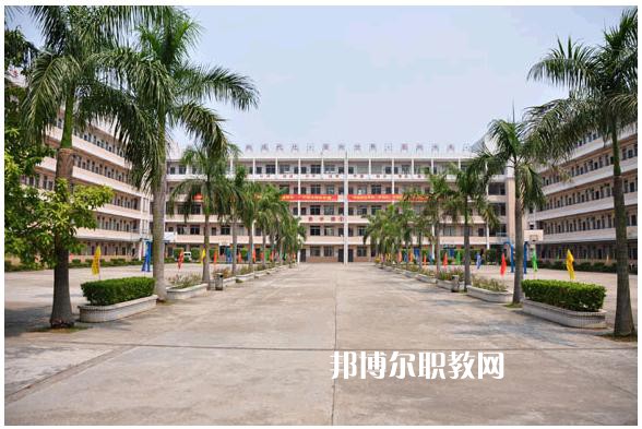 重慶益民技工學(xué)校2022年報(bào)名條件、招生要求、招生對象