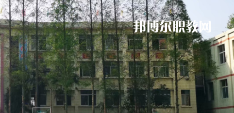 成都恒輝技工學(xué)校2022年學(xué)費(fèi)、收費(fèi)多少