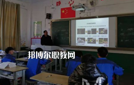 貴州盤(pán)州職業(yè)技術(shù)學(xué)校2022年招生辦聯(lián)系電話