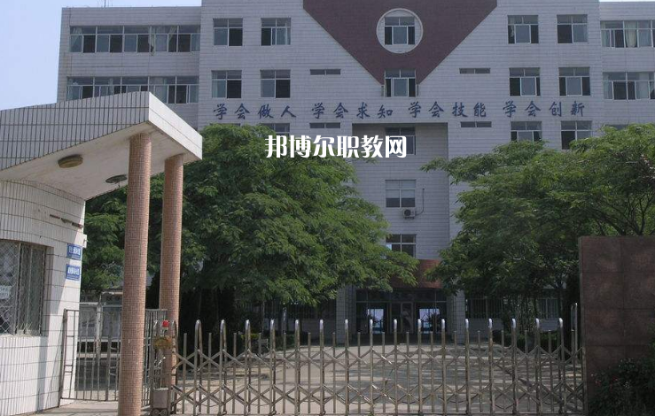 凱里市技工學(xué)校2022年報名條件、招生要求、招生對象