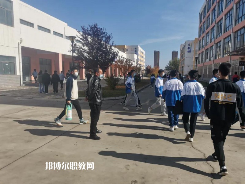 華亭職業(yè)教育中心2022年報名條件、招生要求、招生對象