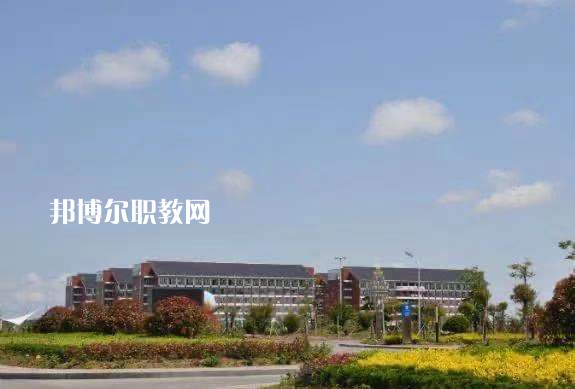 龍陵縣職業(yè)高級中學2022年報名條件、招生要求、招生對象