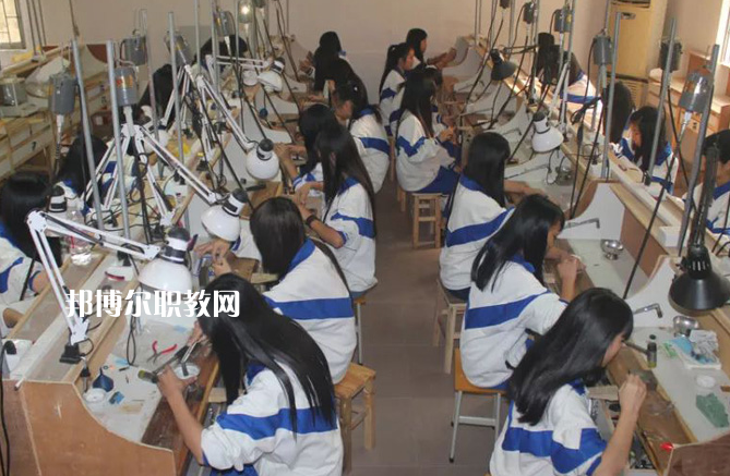 東莞實驗技工學(xué)校2022年報名條件、招生要求、招生對象