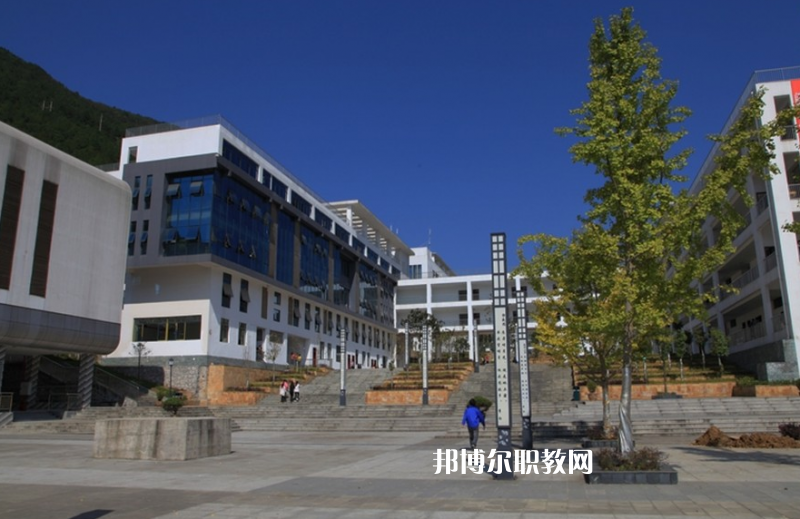 重慶酉陽縣職業(yè)教育中心2022年學(xué)費、收費多少