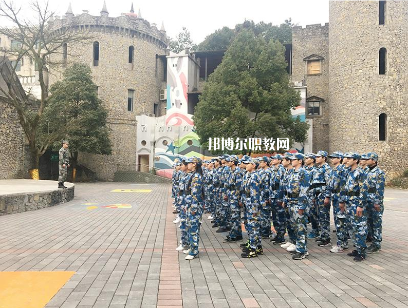 重慶渝中高級(jí)職業(yè)學(xué)校2022年學(xué)費(fèi)、收費(fèi)多少