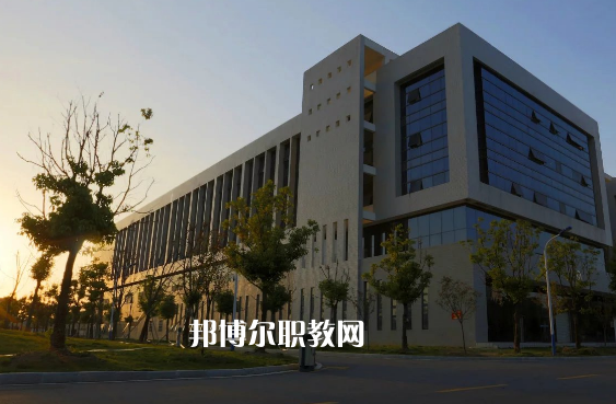 安徽阜陽技師學院2022年報名條件、招生要求、招生對象