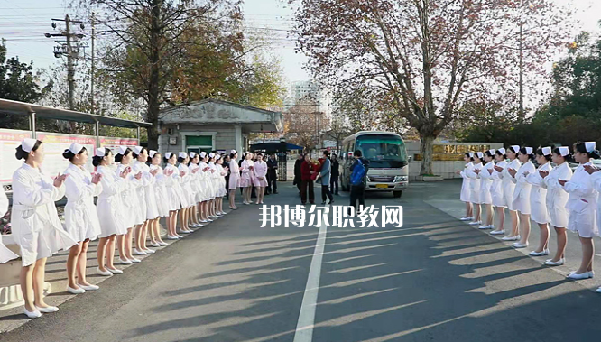安徽淮南衛(wèi)生學校2022年報名條件、招生要求、招生對象