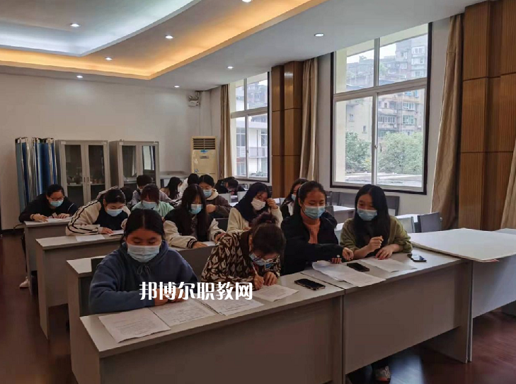 四川內(nèi)江醫(yī)科學(xué)校2022年學(xué)費、收費多少