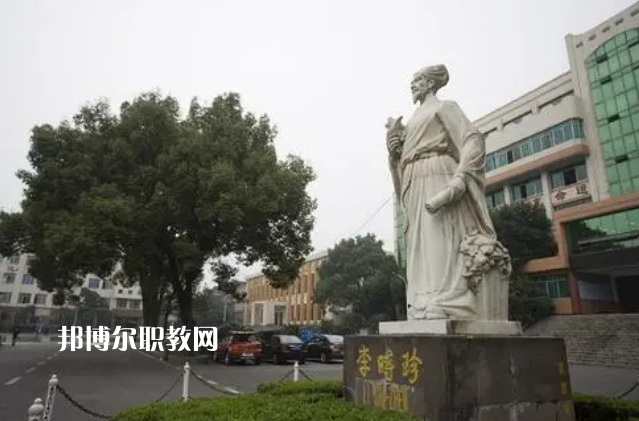 昆明醫(yī)藥職業(yè)技術(shù)學校2022年報名條件、招生要求、招生對象