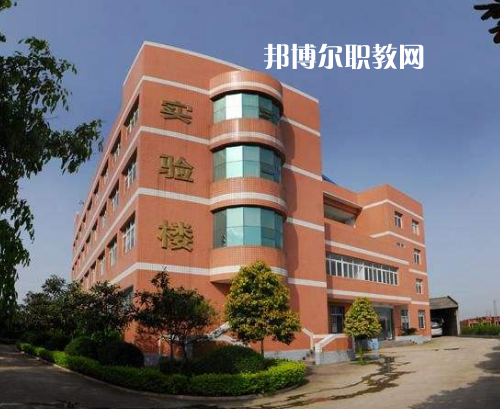 重慶渝東技工學(xué)校2022年報名條件、招生要求、招生對象