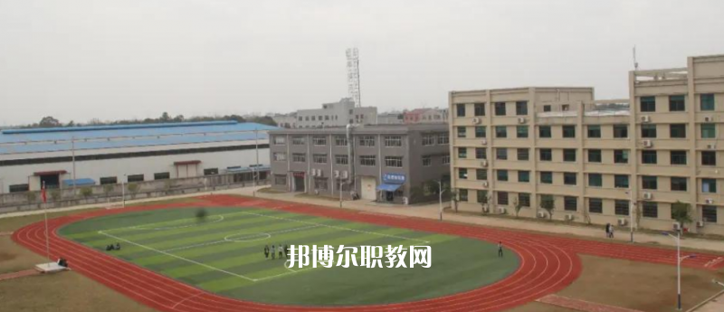曲靖衛(wèi)生學(xué)校2022年報名條件、招生要求、招生對象