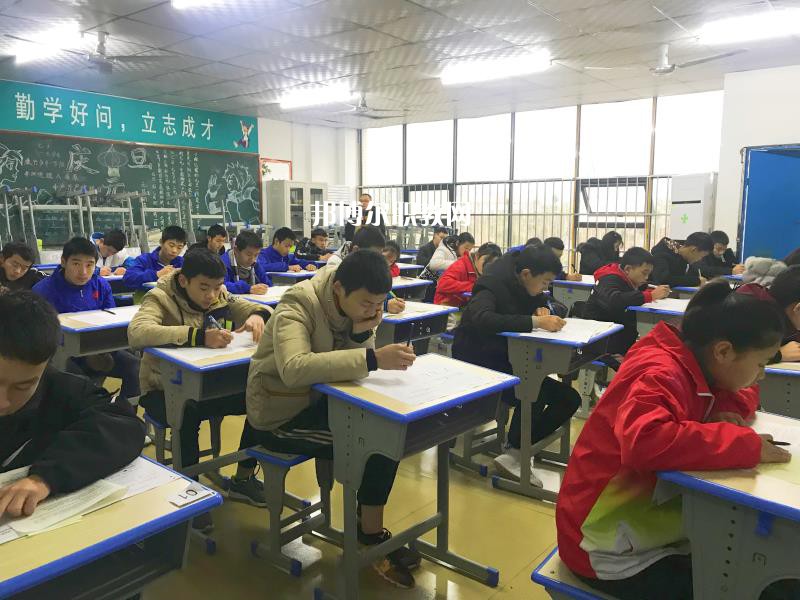 四川達州鳳凰職業(yè)技術(shù)學校2022年報名條件、招生要求、招生對象