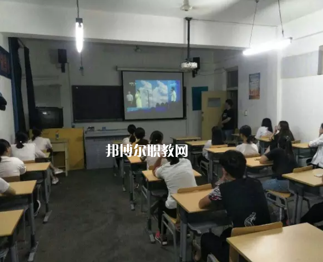 石家莊經(jīng)貿(mào)學(xué)校2022年報(bào)名條件、招生要求、招生對(duì)象