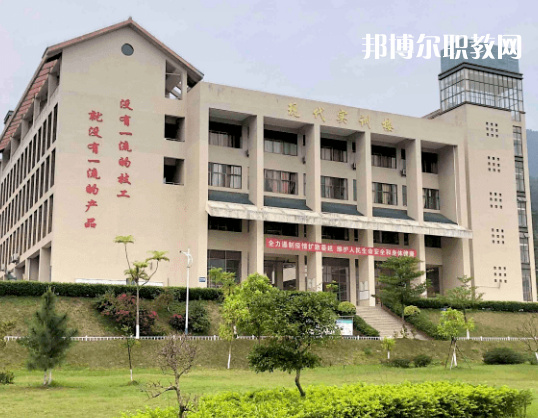 云浮高級(jí)技工學(xué)校2022年報(bào)名條件、招生要求、招生對(duì)象 