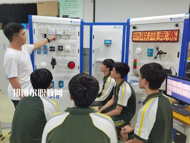 東莞商業(yè)學(xué)校2022年學(xué)費(fèi)、收費(fèi)多少