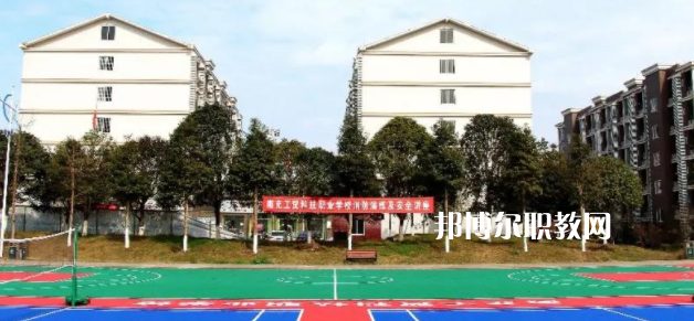 南充工貿(mào)科技職業(yè)學校2022年學費、收費多少