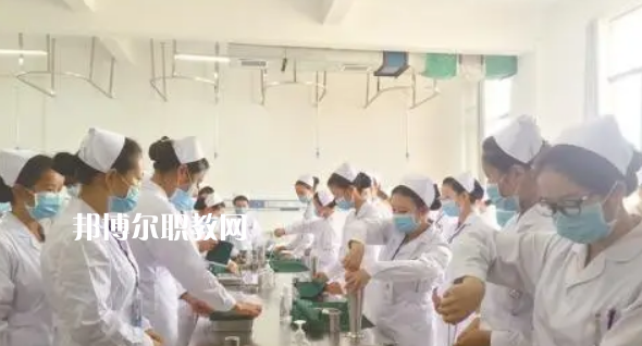 新疆喀什地區(qū)衛(wèi)生學(xué)校2022年招生辦聯(lián)系電話(huà)