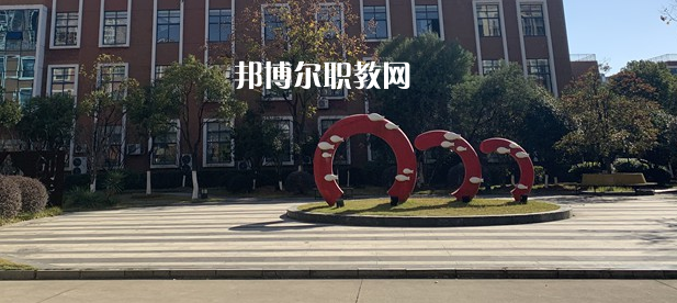 南昌智遠(yuǎn)技工學(xué)校2022年學(xué)費(fèi)、收費(fèi)多少