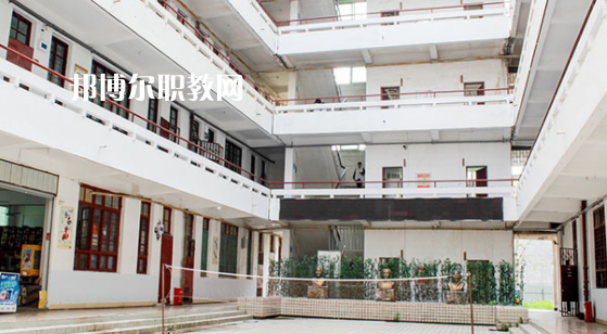 福建新華技術(shù)學(xué)校2023年學(xué)費(fèi)、收費(fèi)多少