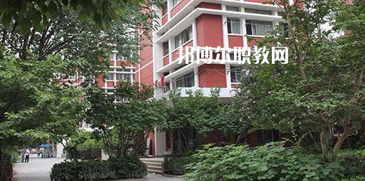 濟(jì)南應(yīng)用技術(shù)職業(yè)中等專業(yè)學(xué)校地址在哪里，哪個(gè)地區(qū)，哪個(gè)城市?