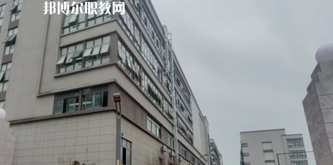 重慶市渝北區(qū)竟成中學校地址在哪里，哪個地區(qū)，哪個城市?