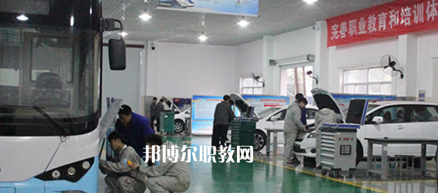 南京市公用事業(yè)技工學校地址在哪里，哪個地區(qū)，哪個城市?