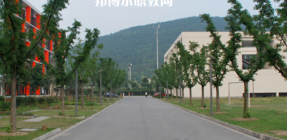蘇州市紡織工業(yè)職工中等專業(yè)學校地址在哪里，哪個地區(qū)，哪個城市?