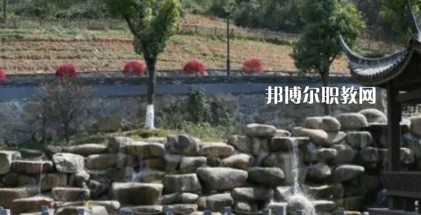 杭州市富陽區(qū)職業(yè)高級(jí)中學(xué)地址在哪里，哪個(gè)地區(qū)，哪個(gè)城市?