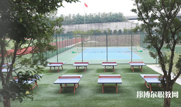 重慶2024年中專學(xué)?？刹豢梢钥即髮W(xué)