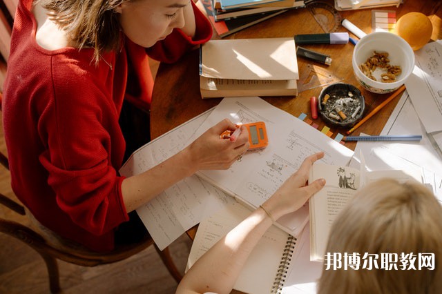 廣東哪里的職業(yè)學(xué)校能讀農(nóng)業(yè)機(jī)械使用與維護(hù)(模具制造技術(shù))專(zhuān)業(yè)
