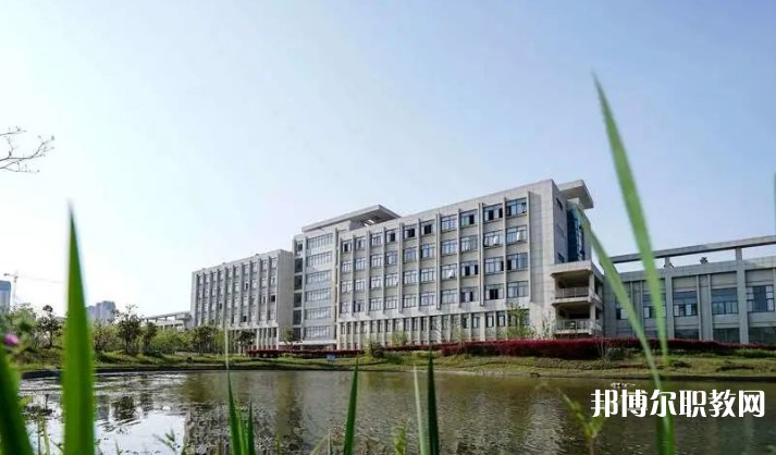 2024蕪湖汽車工程學(xué)校招生計劃 招生人數(shù)是多少(附要求、條件、對象)