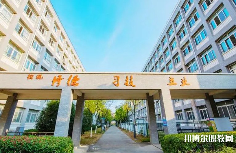 2024青島西海岸新區(qū)職業(yè)中等專(zhuān)業(yè)學(xué)校招生計(jì)劃 招生人數(shù)是多少(附要求、條件、對(duì)象)