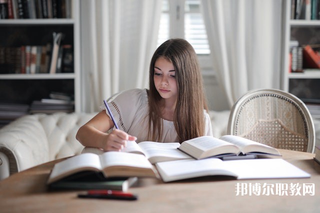 四川哪里的中職學(xué)校能讀工業(yè)制造與管理專(zhuān)業(yè)