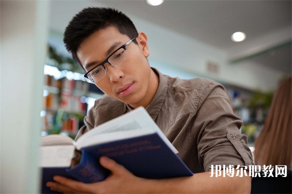四川哪里的中專學校能讀網頁設計專業(yè)