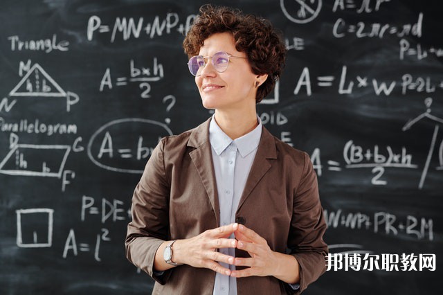 四川哪里的中職學校能讀鐵道運輸與管理專業(yè)